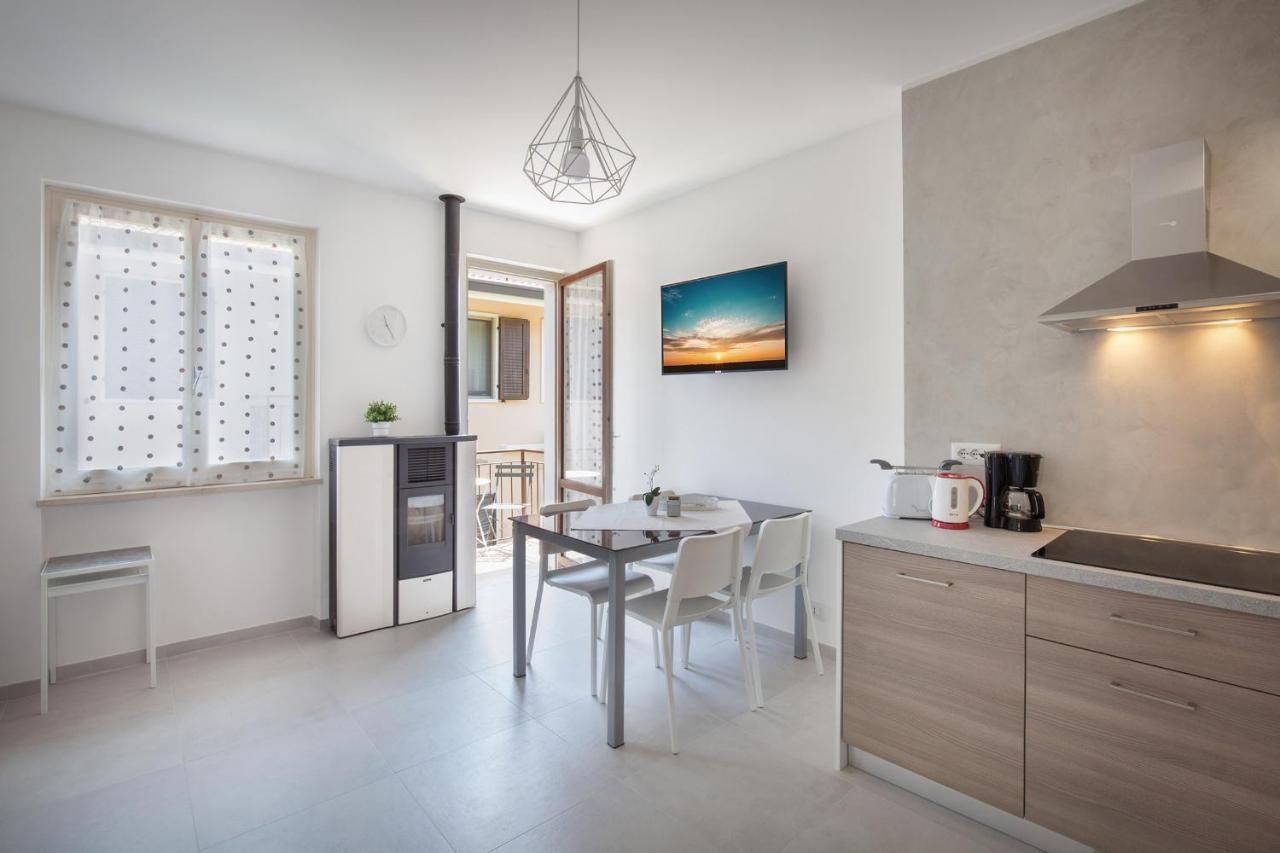 Apartment Prefontana With Pool Bardolino Bagian luar foto